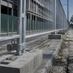 Barrière heras dimension standard en acier galvanisé sur chantier